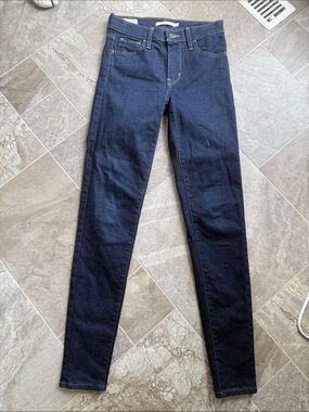 LEVIS 720 high rise super skinny Women’s Dark Blue Skinny Jeans size 25